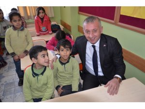 MHP İl Başkanı Aydın, öğrencilerine karne dağıttı