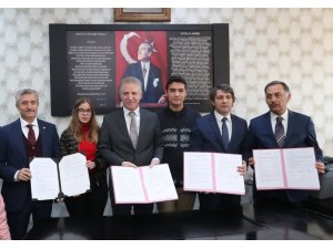 Vali Gül ve Tahmazoğlu, 60 okul için Z-Kütüphane protokolü imzaladı