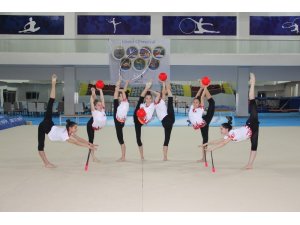 Ritmik Cimnastik Büyüler Milli Takımı Mersin’de kampa girdi