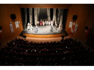 Efeler’de tiyatro festivali başladı