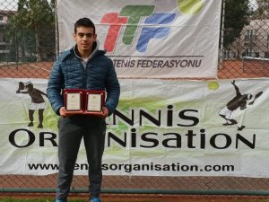 Genç raketler Trabzon’un adını teniste zirveye taşıyorlar