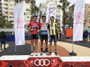Bisiklet yarışmasında Denizlili bisikletçiler Türkiye ikincisi oldu