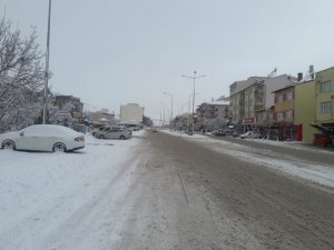 Sivas’ta kar 120 köy yolunu araç ulaşımına kapattı