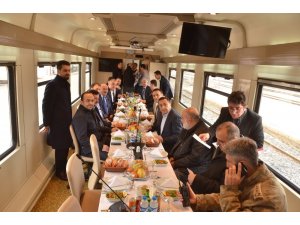 Bakan Ersoy’un Erzincan’daki tren yolculuğu
