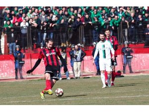 TFF 2. Lig: UTAŞ Uşakspor: 0 - Sakaryaspor: 0