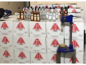 Pendik’te sahte içki imalathanesine baskın: 4 gözaltı