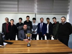 Şehit Erol Olçoklu öğrenciler Badminton’da şampiyon oldu