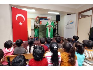 Van Büyükşehir Belediyesi, tiyatro oyunuyla çevre eğitimi veriyor