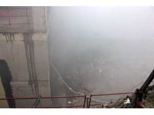 Fikirtepe’deki inşaatta çıkan yangın havadan görüntülendi