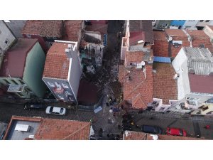 Fatih’te çöken binanın enkazı drone ile görüntülendi