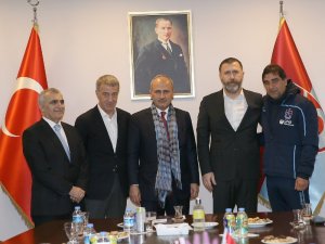 Ulaştırma ve Altyapı Bakanı Cahit Turhan’dan Trabzonspor’a ziyaret