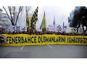 Fenerbahçeli taraftarlar TFF’ye tepki için yürüdü