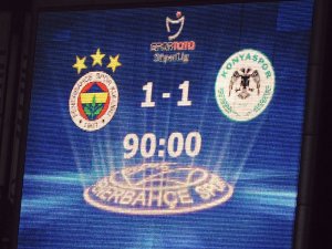 Fenerbahçe, 10 kişilik Konyaspor ile berabere kaldı