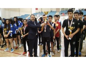 Okullar Arası badminton müsabakaları sona erdi