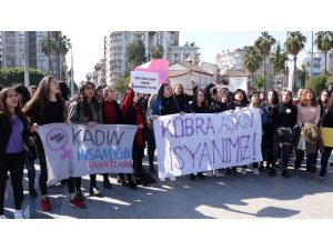Öğrencileri Kübra öğretmen cinayetini protesto etti