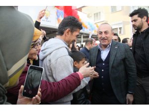 Bakan Çavuşoğlu: "Tüm dünyada FETÖ’cü hainlerin ensesindeyiz"