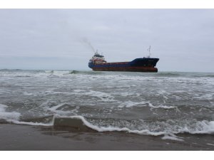 Karaya oturan gemi 2 günlük çalışma ile kurtarıldı