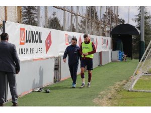 Trabzonspor’da Novak, çıktığı ilk idmanda yeniden sakatlandı