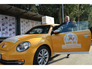 Bakan Varank, ’kampüs taksi’ şoförü oldu