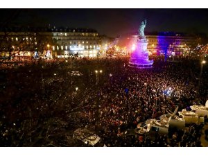 Fransa, Yahudi düşmanlığına karşı yürüyor