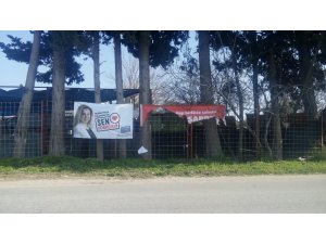Muratpaşa Belediyesi afişleri yırtıldı