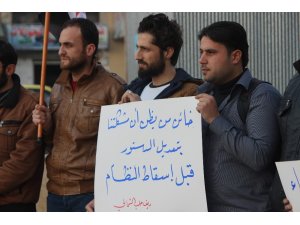 Azez’de, rejim bombardımanına karşıtı protesto