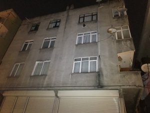 Gaziosmanpaşa’da çatlakların oluştuğu bina tahliye edildi