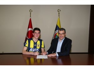 Fenerbahçe, Osman Ertuğrul Çetin ile profesyonel sözleşme imzalandı