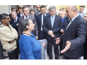 Çavuşoğlu, AK Parti aşığı kadından 15 kişiyi ikna etmesini istedi