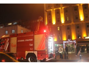 Fatih’te 7 katlı otelde yangın paniği