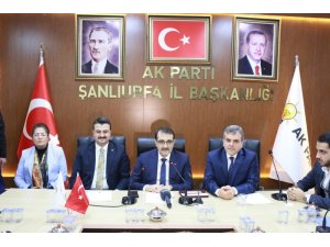 Bakan Dönmez, AK Parti Şanlıurfa teşkilat üyeleri ile bir araya geldi