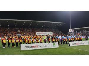 Spor Toto Süper Lig: Göztepe: 0 - Trabzonspor: 1 (İlk yarı)