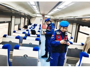 Jandarma’dan yolcu trenlerinde huzur ve güven denetimini