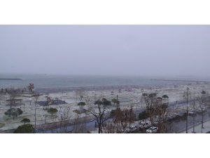 Tekirdağ’da kar ve fırtına: Deniz ulaşımı durdu