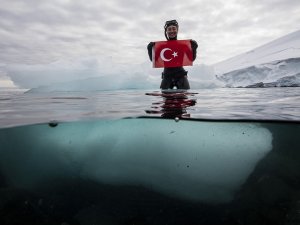 Milli sporcu Şahika Ercümen'den 'beyaz kıta'da anlamlı dalış