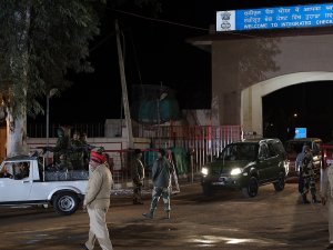 Pakistan-Hindistan sınırında karşılıklı ateş açıldı