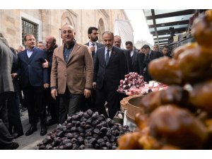 Dışişleri Bakanı Çavuşoğlu Tarihi Kapalı Çarşıyı gezdi