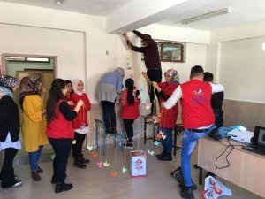 Gönüllü Gençler, köy okuluna kütüphane kurdu
