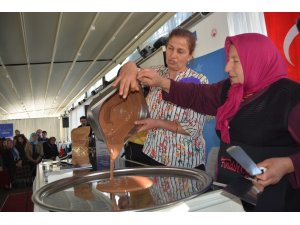 Kadınlar Gününde Trabzonlu köylü kadınlara çikolata yapmayı öğrettiler