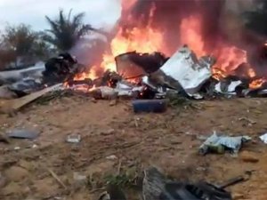 Kolombiya'da uçak düştü: 12 ölü
