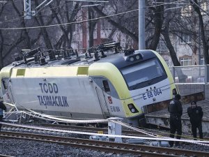 Ankara'da akaryakıt yüklü tren raydan çıktı