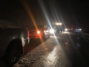 Yüksekova’da kar yağışı sürücülere zor anlar yaşattı