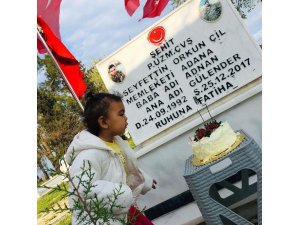 Şehit kızı doğum gününü babasının mezar başında kutladı