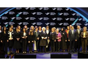 "Türkiye’ye Enerji Veren Kadınlar" töreninde Egeli bilim insanına ödül