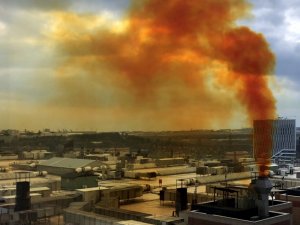 Kuyumcukent’ten yükselen sarı duman sosyal medyada "çevre kirliliği" tepkisine neden oldu