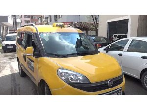 Başkan adayı Erdoğan Bıyık taksici oldu