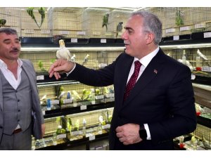 Fatih Belediye Başkan adayı Ergün Turan, Tarihi Mısır Çarşısı esnafını ziyaret etti