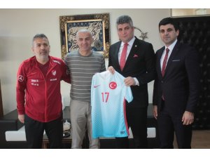 Oğuz Çetin, Başsavcı Yılmaz’ı U17 Elit Tur maçlarına davet etti