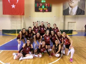 Bozüyük Belediyesi İdmanyurdu Bayan Voleybol Takımı 1. ligde