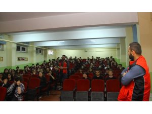 Kartal Belediyesi okullarda afet bilinci eğitimlerine devam ediyor